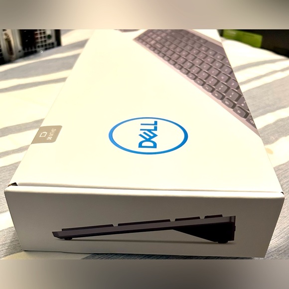 Brand new, unopened wireless Dell KM7120W keyboard & mouse combo - Picture 5 of 6